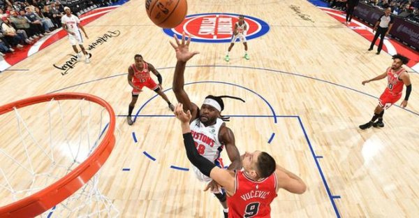 问鼎娱乐 斯图尔特生涯新高31分武切维奇20+16 活塞力擒公牛